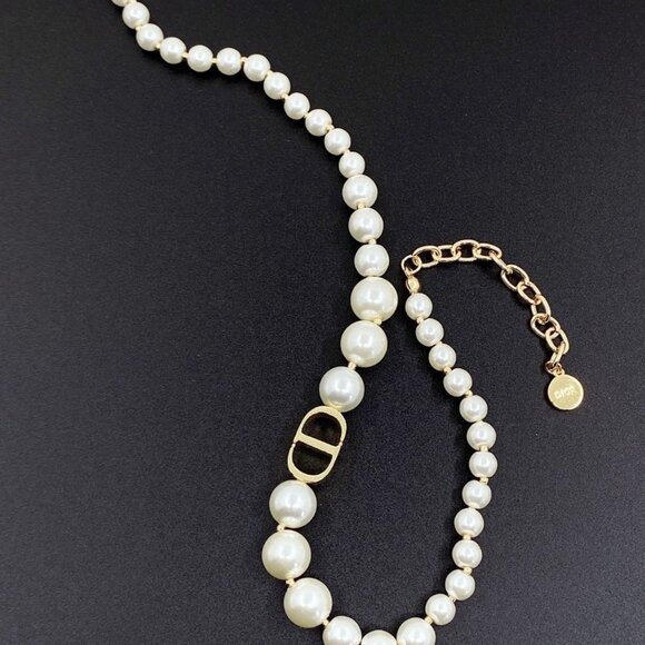 Dior Goddess Pearl Necklace - Picture 2 of 5